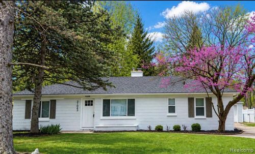 21063 Mada Ave, Southfield, MI, 48075-3895 | Card Image