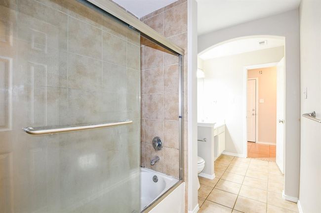 1907 Meadow Edge Ln, House other with 3 bedrooms, 2 bathrooms and 2 parking in Spring TX | Image 14