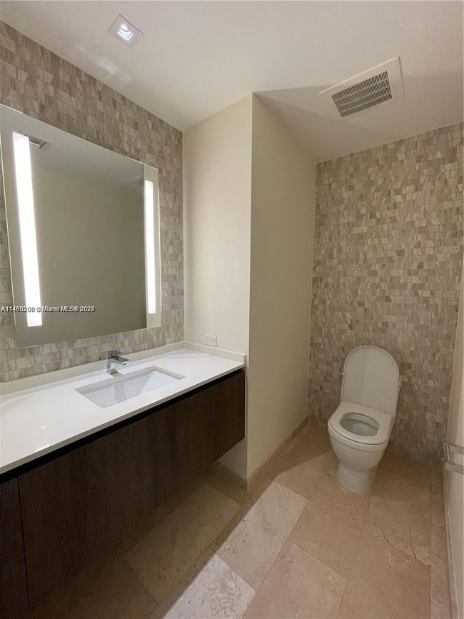 909 - 68 Se 6th St, Condo with 2 bedrooms, 2 bathrooms and null parking in Miami FL | Image 9