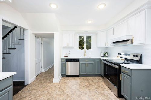 2123 New Hackensack New Hackensack Rd, Poughkeepsie, NY, 12603-4850 | Card Image