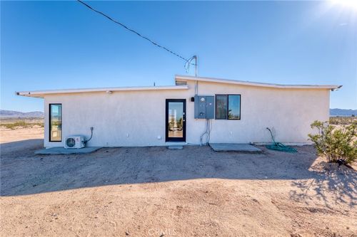 4223 Hilltop Dr, 29 Palms, CA, 92277-9271 | Card Image