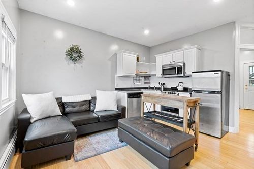 apt-1-11 Bell Ct, Boston, MA, 02127-5406 | Card Image