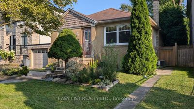 39 Reiner Rd, House other with 3 bedrooms, 2 bathrooms and 3 parking in North York ON | Image 2