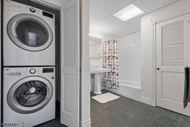APT-219X - 300 Communipaw Ave, Townhouse with 3 bedrooms, 2 bathrooms and null parking in Jersey City NJ | Image 12