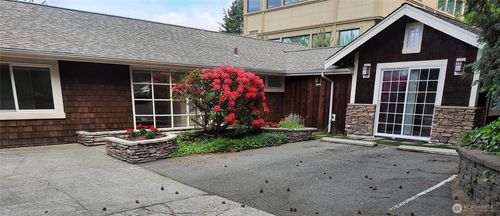 11644 Ne 80th St, Kirkland, WA, 98033-8111 | Card Image