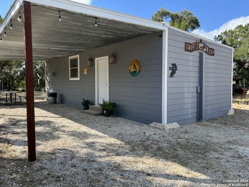 362 9th St E, Lakehills, TX, 78063-7088 | Card Image