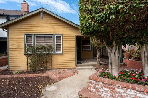 425 30th St, Manhattan Beach, CA, 90266-2076 | Card Image