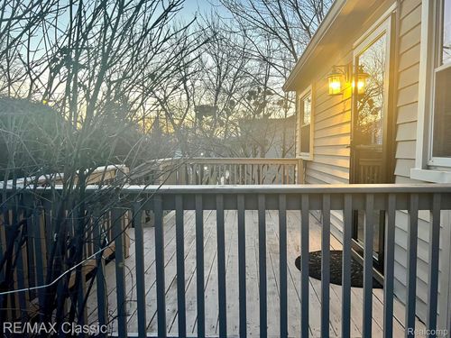 615 Leon Rd, Walled Lake, MI, 48390-3643 | Card Image
