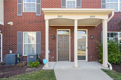 29611 Fox Run Cir, Warren, MI, 48092-6308 | Card Image