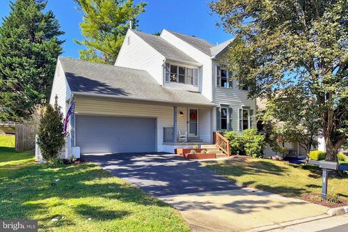 8619 Lauren Dr, Springfield, VA, 22153-1712 | Card Image