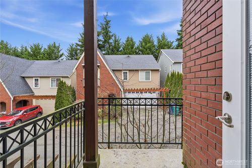 12325 Ne 86th Way, Kirkland, WA, 98033-5711 | Card Image