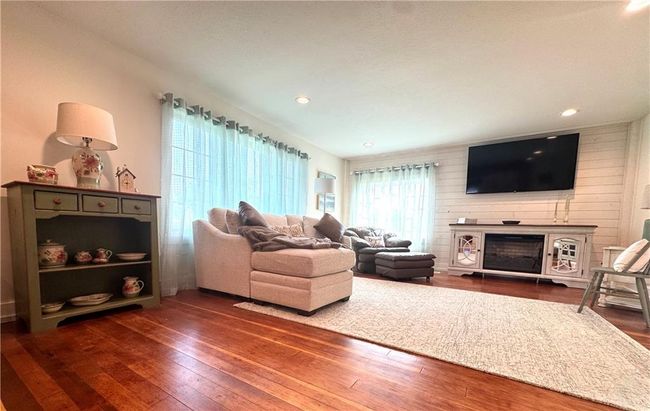 Living Room | Image 20