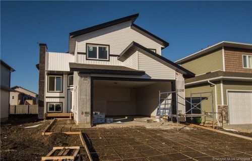 9091 80 Ave, Grande Prairie, AB, T8X0W3 | Card Image