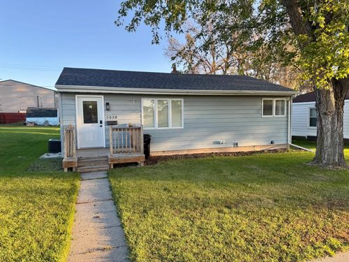 1058 5th St Sw, Valley City, ND, 58072-3721 | Card Image