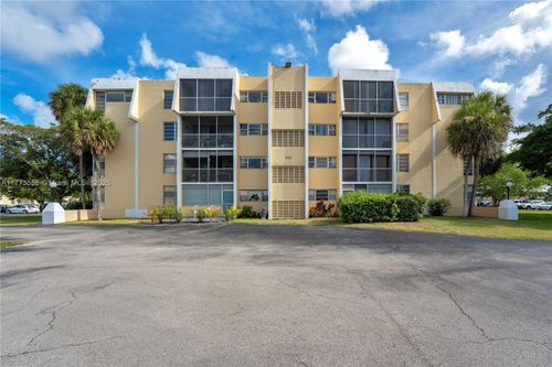 apt-206-922 Ne 199th St, Miami, FL, 33179-3019 | Card Image