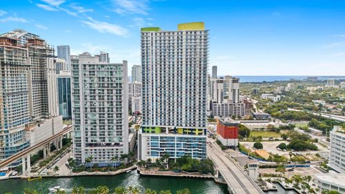 185 Sw 7th St, Miami, FL, 33130-2990 | Card Image