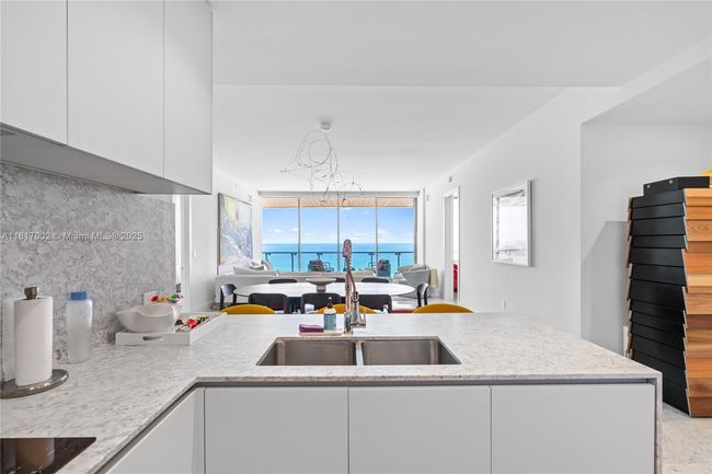 APT-1602 - 5775 Collins Ave, Condo with 2 bedrooms, 3 bathrooms and null parking in Miami Beach FL | Image 9