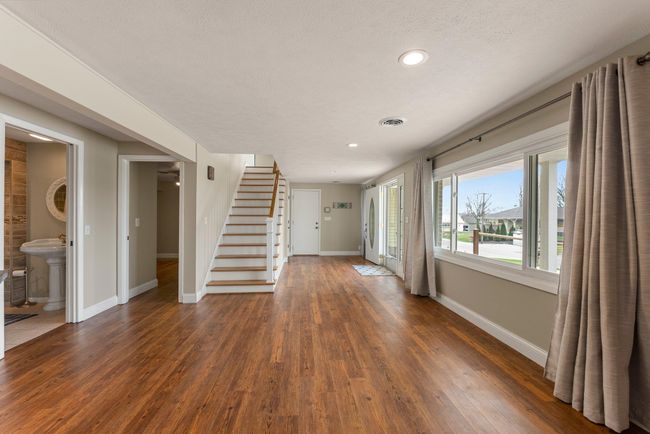 860 E Northshore Dr, House other with 4 bedrooms, 2 bathrooms and null parking in Syracuse IN | Image 8