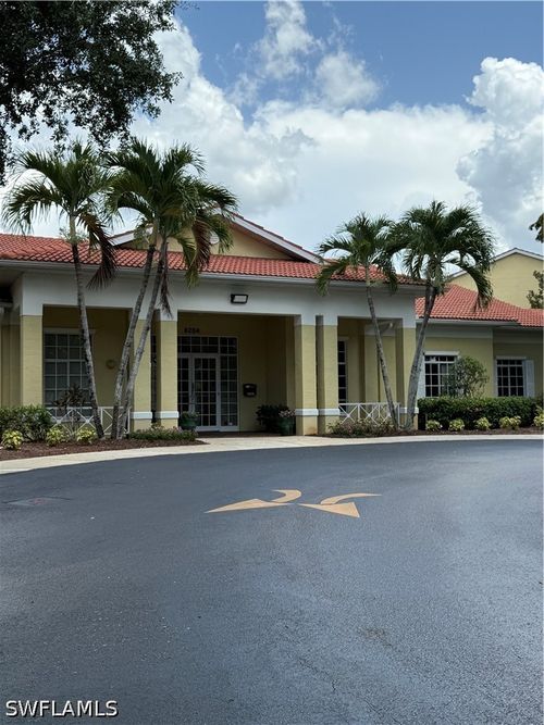 1132-8275 Key Royal Cir, NAPLES, FL, 34119-6816 | Card Image