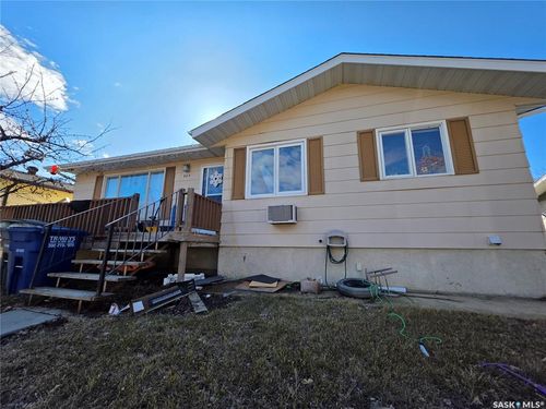 520 Dennis St, Herbert, SK, S0H3C0 | Card Image