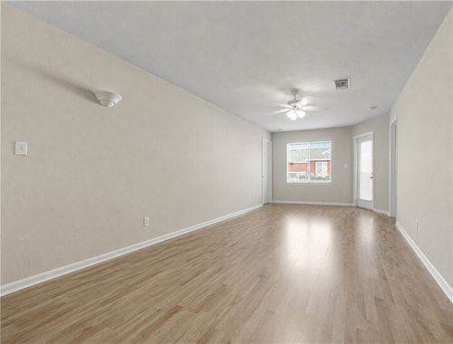 301-529 Southwest Pkwy, College Station, TX, 77840-7146 | Card Image