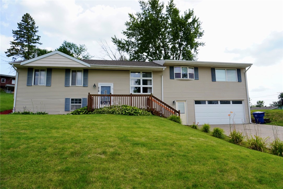 Reynolds Rd, Marshalltown, IA 50158