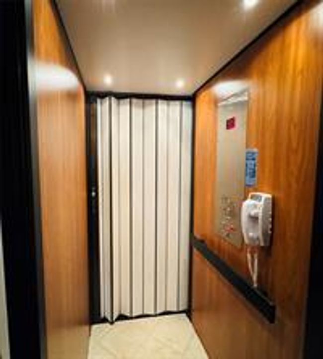 Elevator at 1st floor foyer | Image 4
