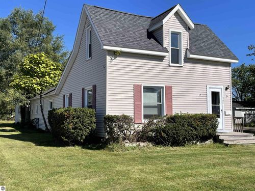 147 Carpenter St, West Branch, MI, 48661-1111 | Card Image