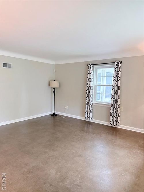 716 Nancy Pl, Ferguson, MO, 63135-1622 | Card Image