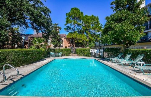 apt-123-2333 Bering Dr, Houston, TX, 77057-4776 | Card Image