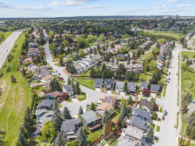 76 Coach Gate Way Sw, House other with 3 bedrooms, 2 bathrooms and 4 parking in Calgary AB | Image 42
