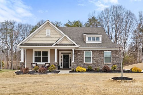 186 Park Place Cir, Winston Salem, NC, 27107-9919 | Card Image