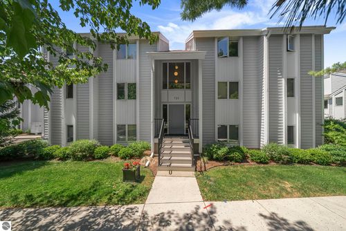20-720 Centre Pl, Traverse City, MI, 49686-3106 | Card Image