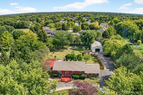 9012 Swanson Rd, Lake In The Hills, IL, 60156-9762 | Card Image