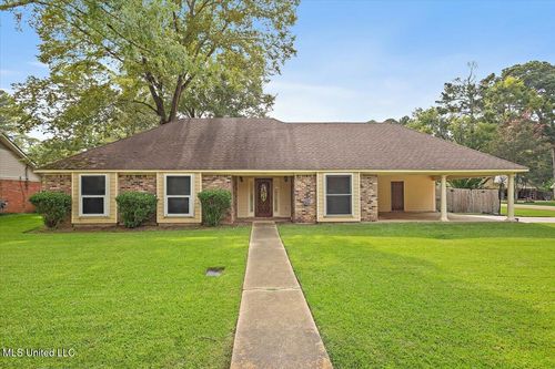 105 Hunts Ln, Brandon, MS, 39047-6615 | Card Image