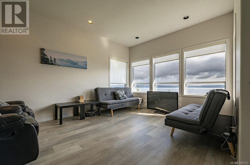 2543 Cardena Cres, Port Mcneill, BC, V0N2R0 | Card Image