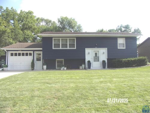 1108 15th St, Hawarden, IA, 51023-1624 | Card Image