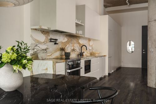 318-637 Lake Shore Blvd W, Toronto, ON, M5V3J6 | Card Image