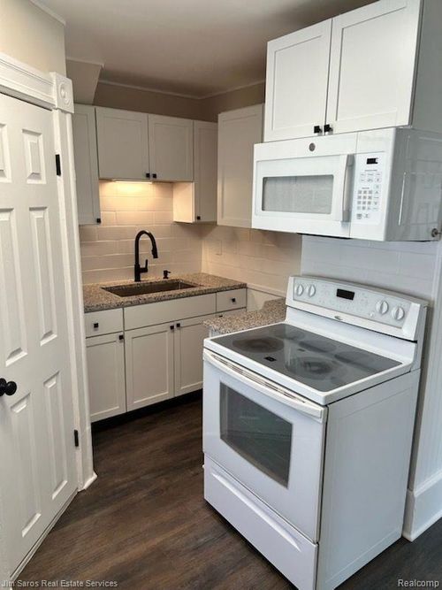 apt-2-130 Grand Ave, Mount Clemens, MI, 48043-5573 | Card Image