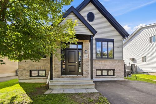 592 Rue Davidson O, House with 5 bedrooms, 2 bathrooms and null parking in Gatineau QC | Card Image