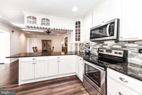 7518 Fairwood Ln, FALLS CHURCH, VA, 22046-1922 | Card Image