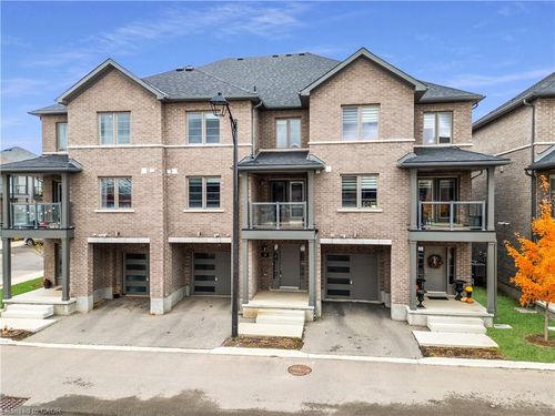 12-205 W Oak Trail, Kitchener, ON, N2R0R9 | Card Image