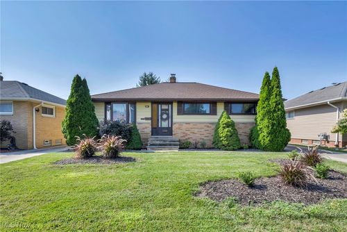 15708 Rowena Ave, Maple Heights, OH, 44137-4830 | Card Image