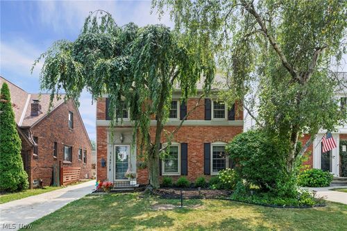15719 Fernway Ave, Cleveland, OH, 44111-1050 | Card Image