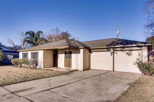 304 Lisa Ct, Friendswood, TX, 77546-3733 | Card Image