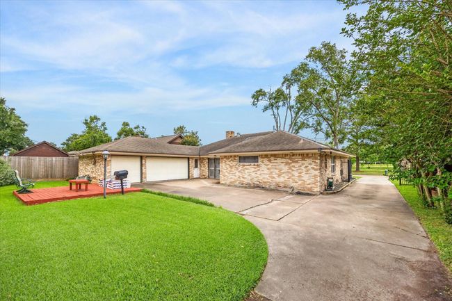 Well manicured private back yard | Image 4