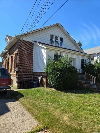 11 2nd Avenue, House other with 4 bedrooms, 2 bathrooms and null parking in New Hyde Park NY | Image 3