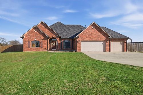 2205 Ne 18th St, Moore, OK, 73160-8633 | Card Image