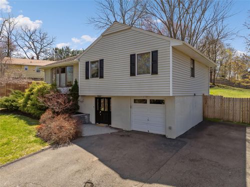 515 Oak Tree Rd, Palisades, NY, 10964-1419 | Card Image