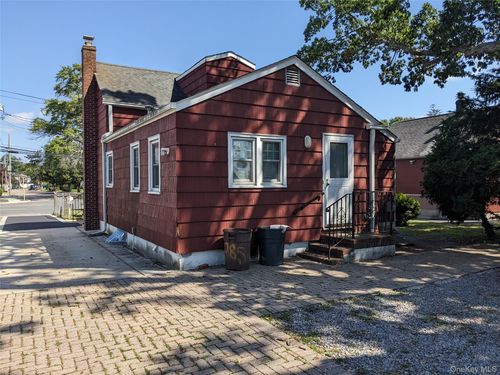 188 Little East Neck Rd, West Babylon, NY, 11704-7722 | Card Image